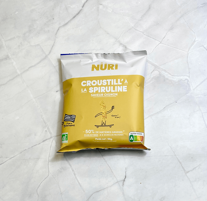 Spirulina and onions puffed chips